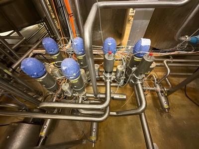 Översiktsbild av Alfa laval pneumatic valve and pump setup